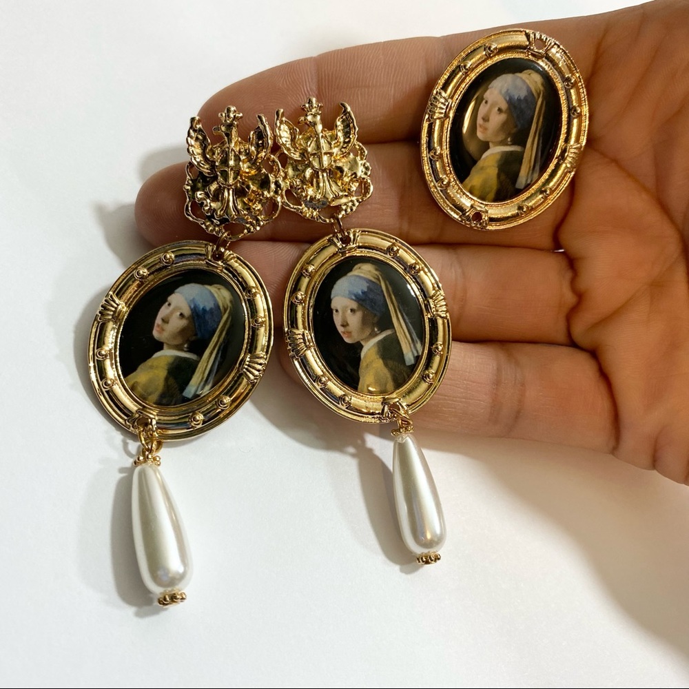 2 Piece Set Baroque Gold Plated Girl Pearl Fine Art Print Oval Brooch & … - Picture 4 of 11